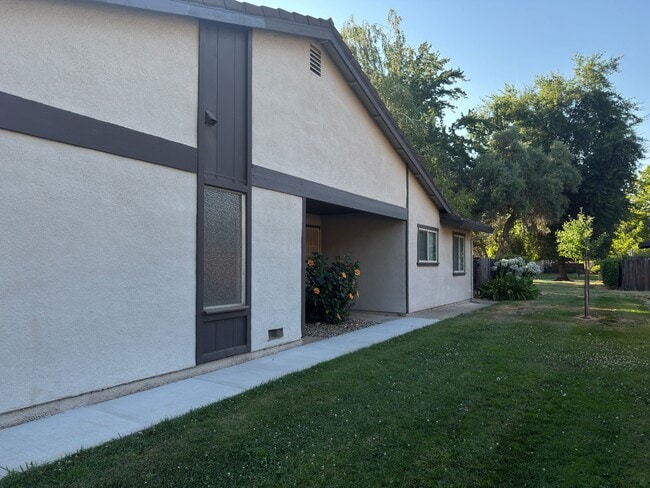 Building Photo - 11049 Autumnwind Ln