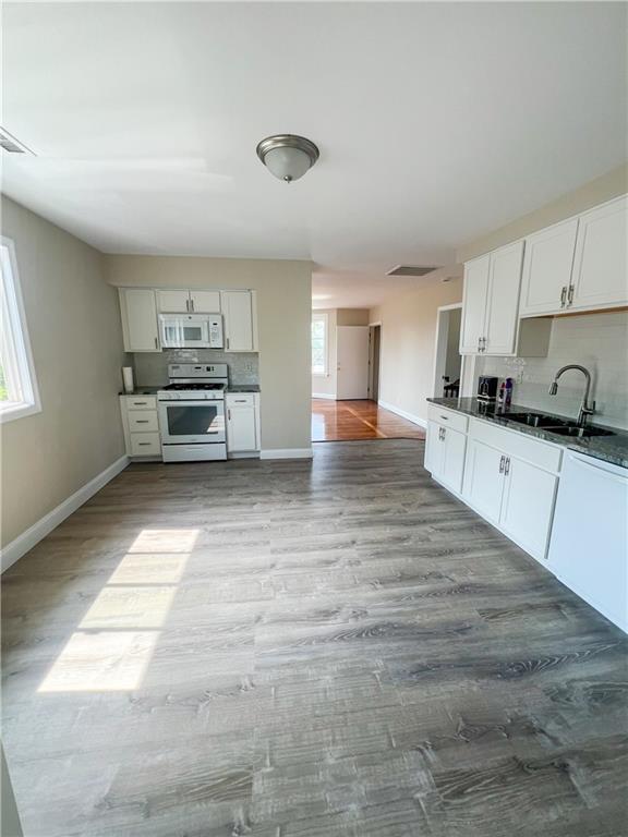 Building Photo - 37 Old Oak Ave