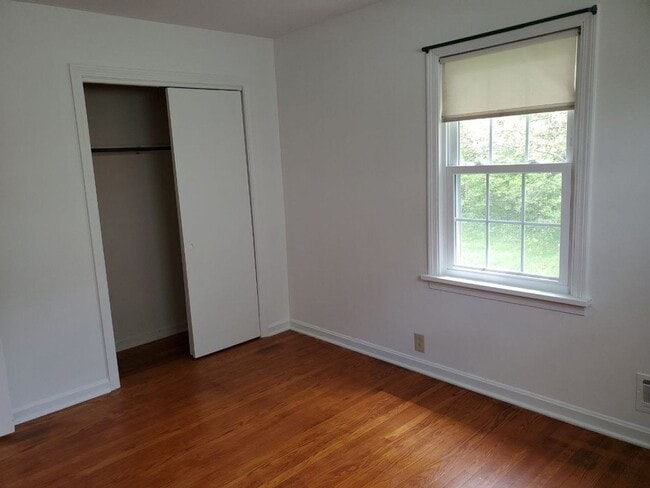 Building Photo - 2 Bedroom Single Family One Level Home