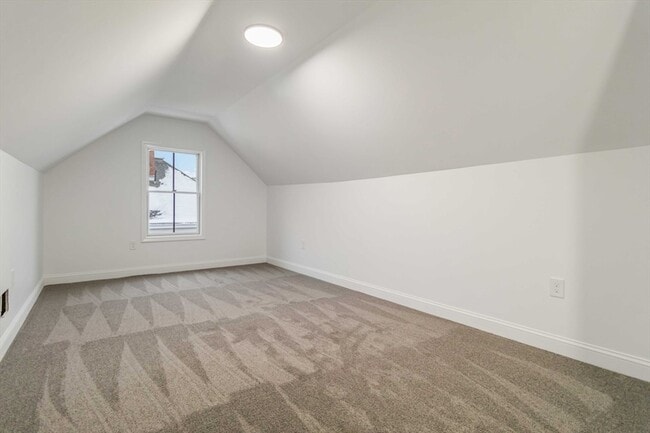 Building Photo - 2 Elmwood St