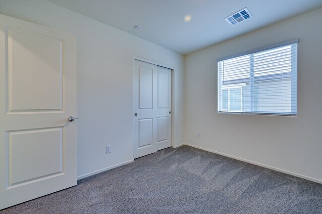 Building Photo - NW 3 Bedroom Townhouse!! Gated Community Pool!! 2 Car Garage!!! No Carpet downstairs.