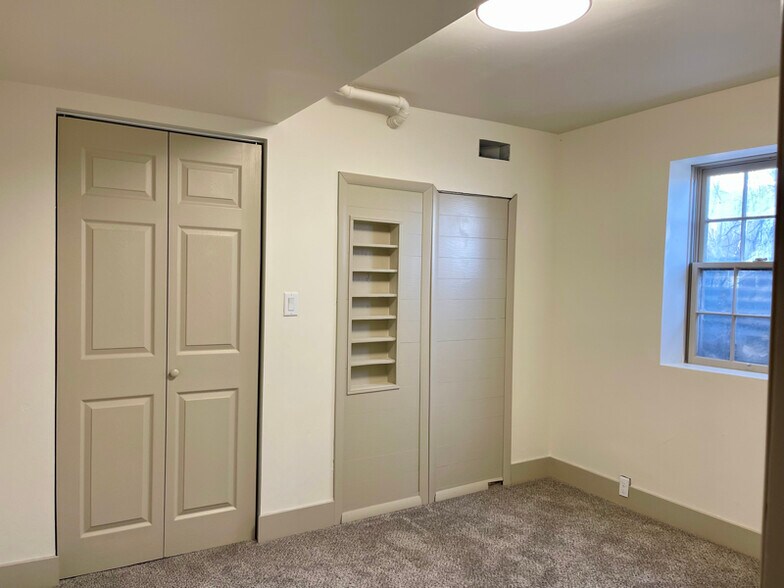 Building Photo - 592 Locust St S