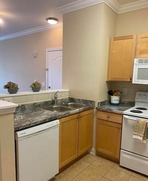 Building Photo - 6441 Borasco Dr