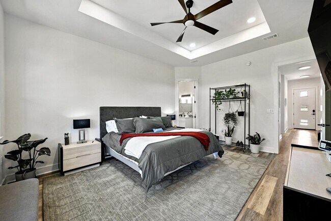 Building Photo - 104 Desert Rose S