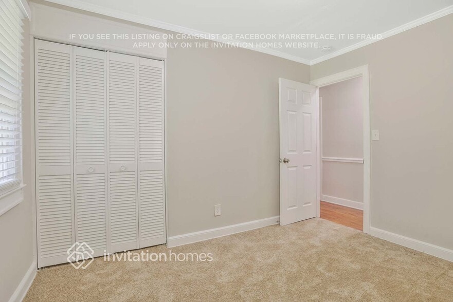 Building Photo - 416 Windsor Dr SW