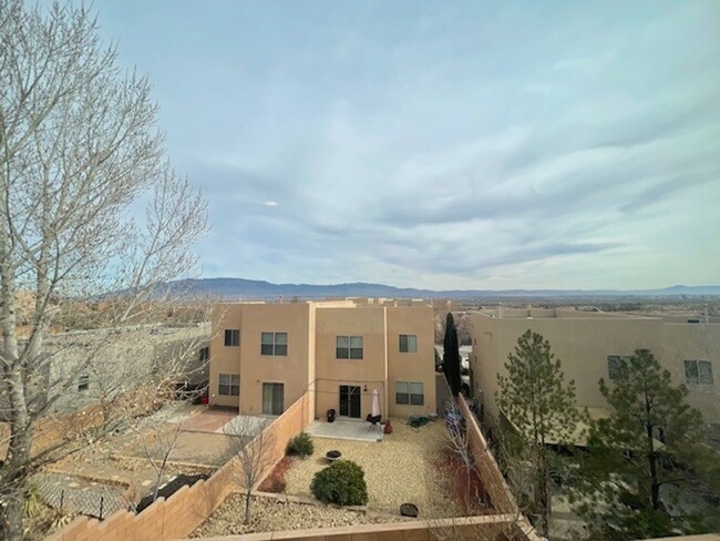 Building Photo - Beautiful Custom Townhome For Rent | Mount...