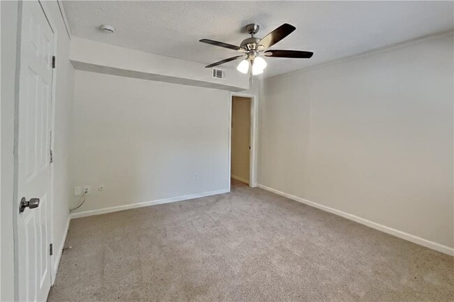 Building Photo - 6460 River Hill Dr