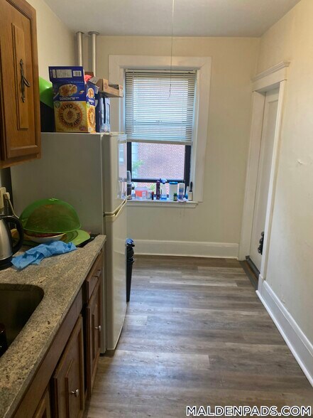 Building Photo - 349 Pleasant St