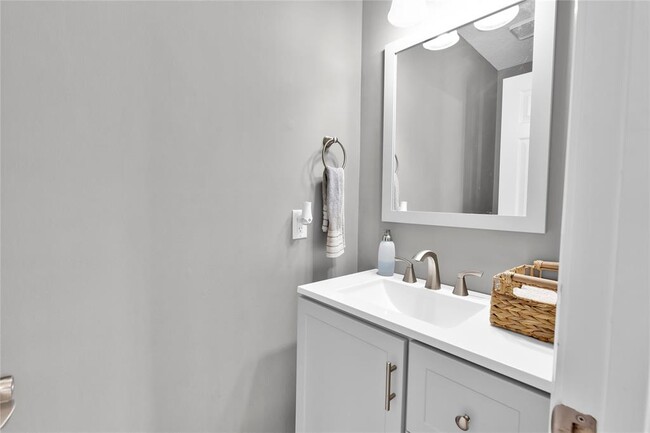 Building Photo - 25823 Lake Lawn Dr