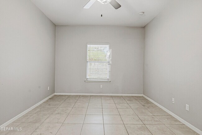 Building Photo - 11500 Summer Dr