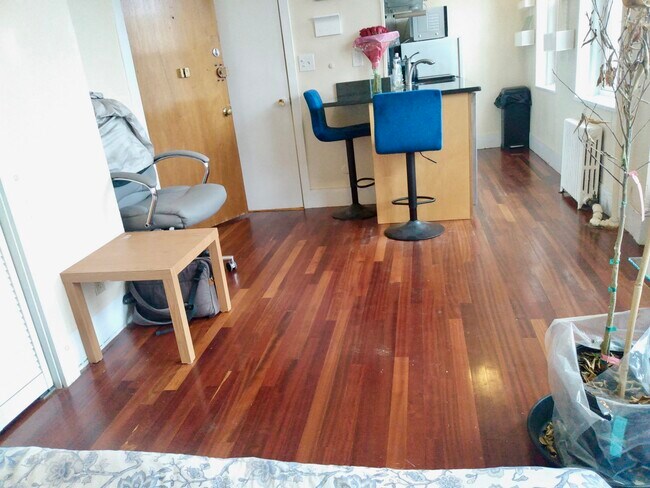 Building Photo - 108 Myrtle St