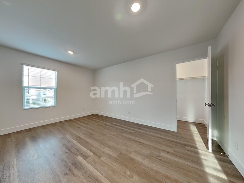 Building Photo - 9247 River Owl Ct