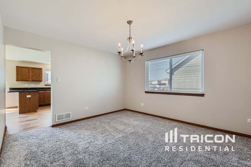 Building Photo - 3501 Stone Creek Dr