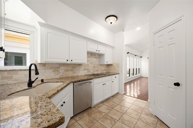 Building Photo - 14122 Langbourne Dr