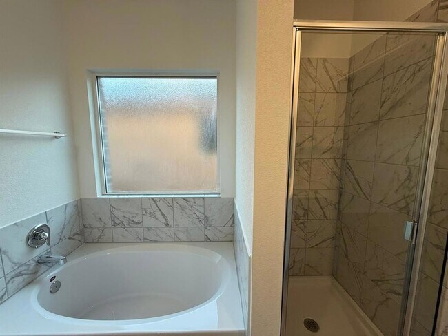 Building Photo - 561 Sormonne Lp