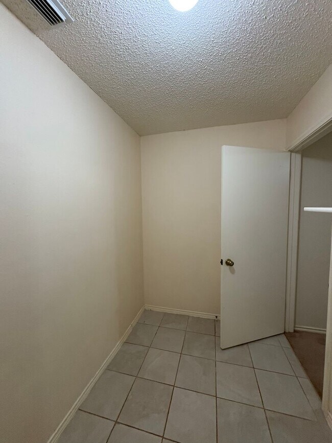 Building Photo - Beautiful home on corner lot.