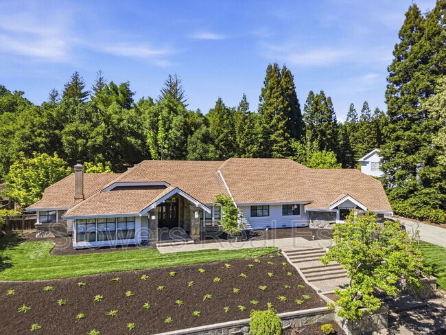 Building Photo - 618 Banister Ln