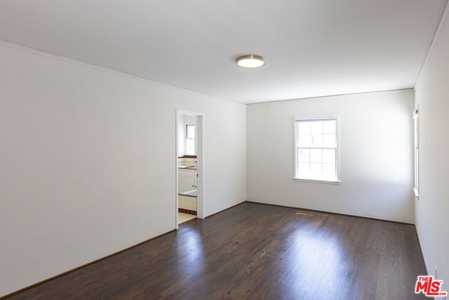 Building Photo - 2547 Canyon Dr
