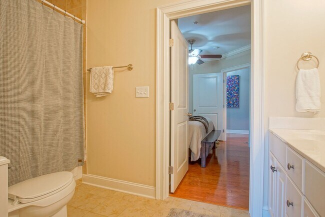 Building Photo - NEW LISTING!!!!!