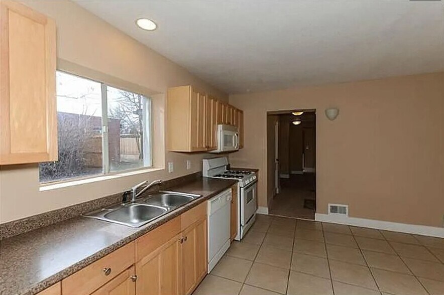 Building Photo - 2735 N Cook St