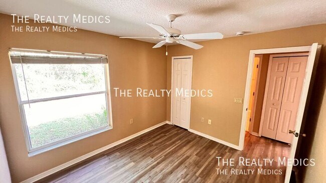 Building Photo - 1481 Woodfern St