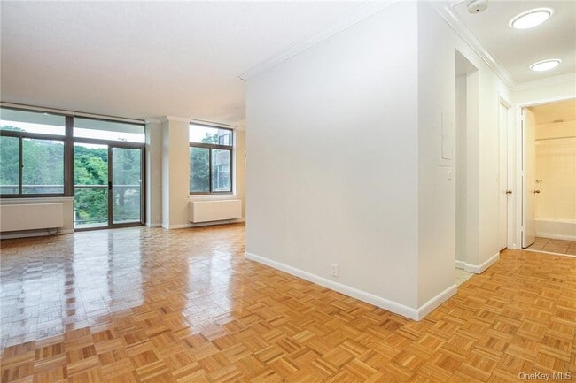 Building Photo - 35 N Chatsworth Ave