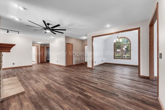 Building Photo - 514 N Ellen St