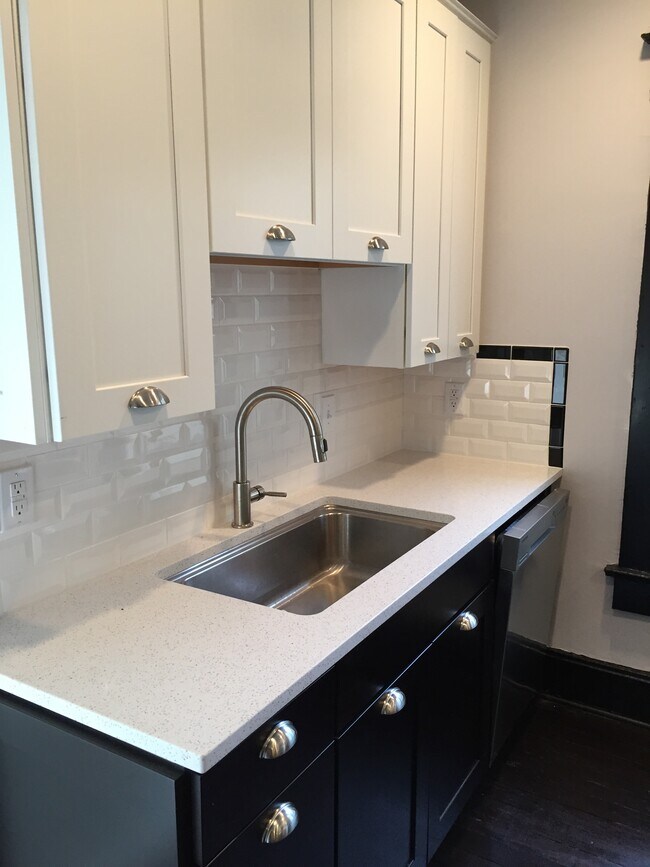 Building Photo - 1603 E Michigan St