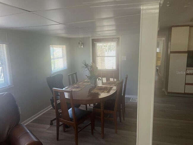 Building Photo - 1949 Hess Dr