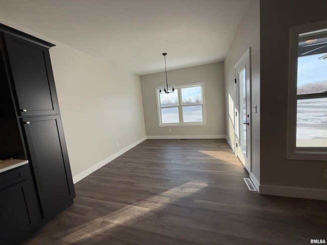 Building Photo - 1605 Blenheim Dr