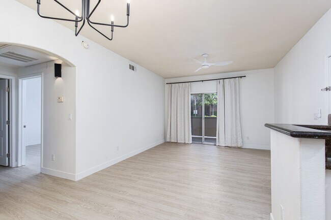 Building Photo - First floor unit in gated Summerlin community