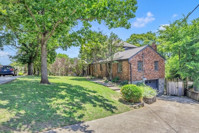 Building Photo - Beautifully maintained and move-in ready 5BR home with a basement