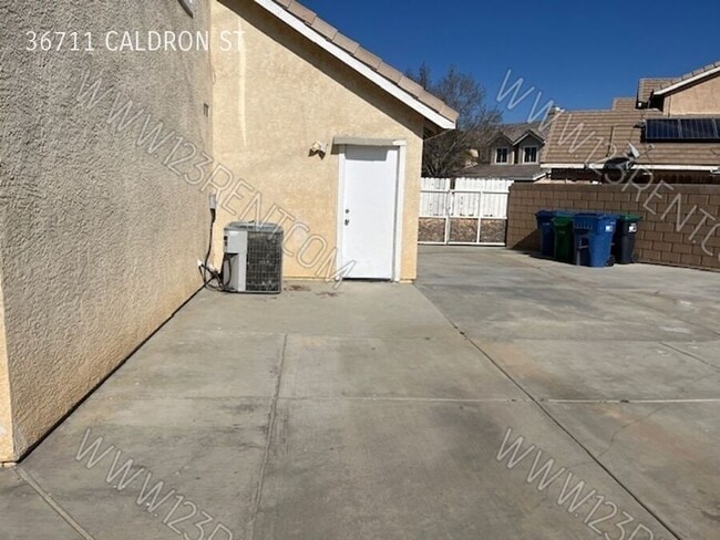 Building Photo - EAST PALMDALE 4BD/3BATH 2 STORY JUST REHAB...