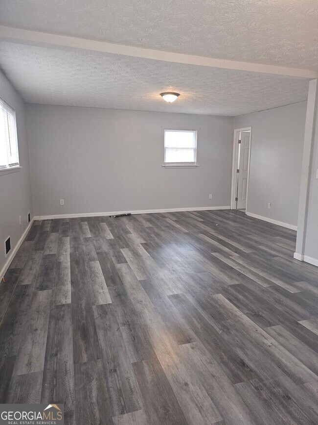 Building Photo - 480 Paul St