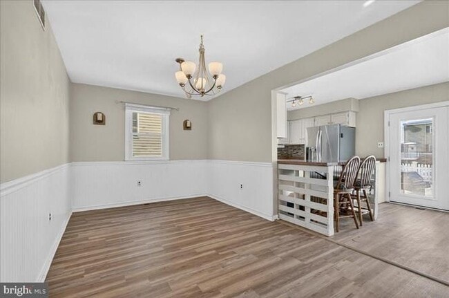 Building Photo - 1158 Grove St