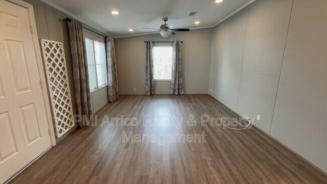 Building Photo - 712 Choo Choo Ln