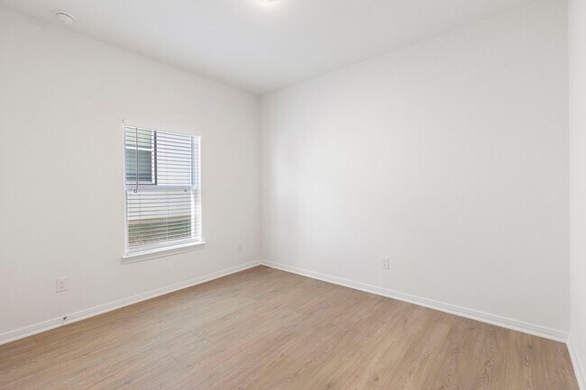 Building Photo - 11832 Whirlaway Dr