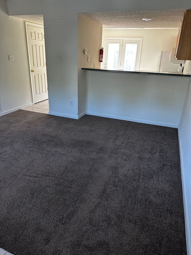 Building Photo - 3334 S Oaklawn Cir