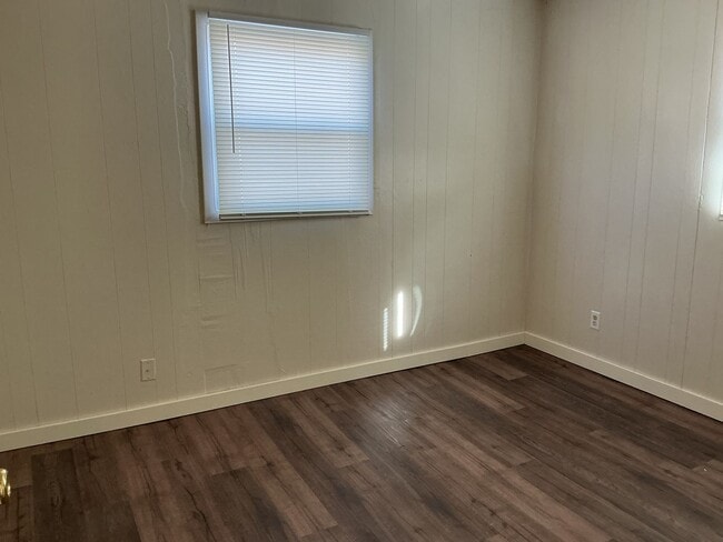 Building Photo - 2820 W Carmen Ave