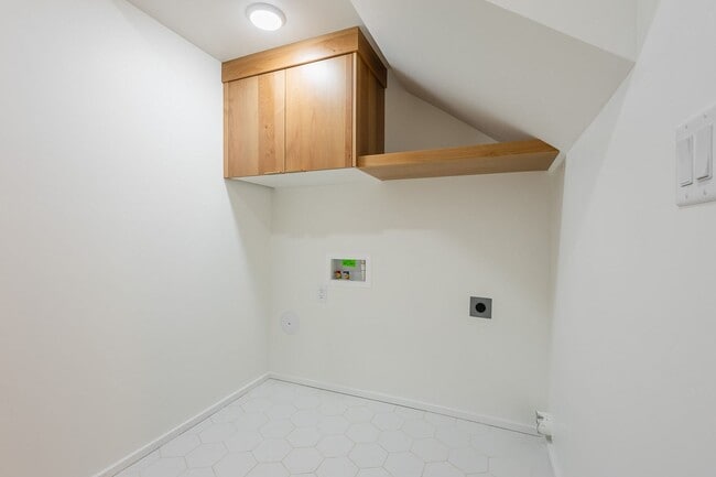 Building Photo - Brand New Townhouse in Luxury Neighborhood