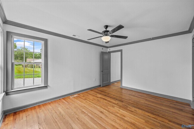 Building Photo - 122 Chestnut Rd