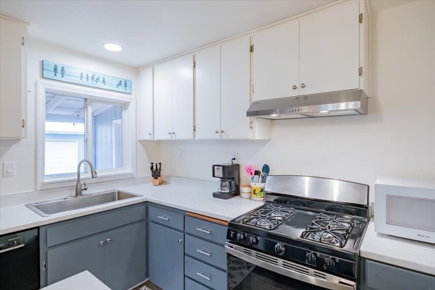 Building Photo - 365 S 15th St