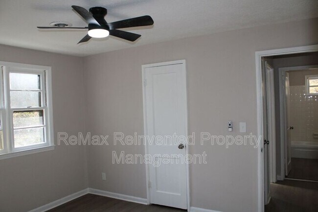 Building Photo - 301 Jehossee Dr SE