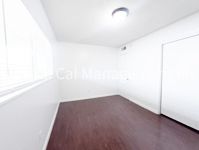 Building Photo - 611 Wilson Ave