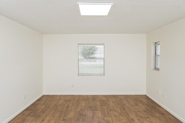 Building Photo - 1040 Dorado Dr