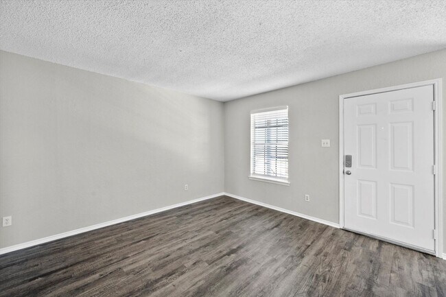 Building Photo - 606 Kings Way Dr