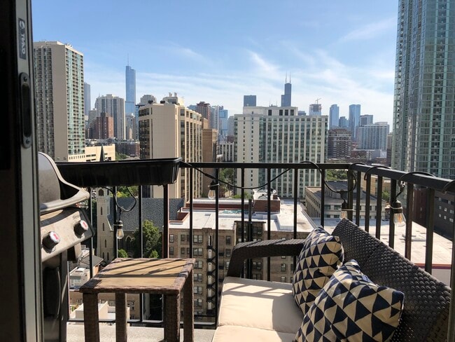 Building Photo - 1212 N La Salle Dr