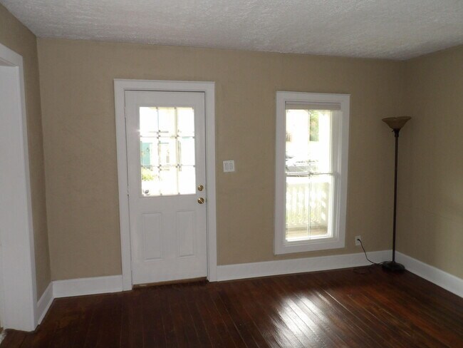 Building Photo - 611 Taylor Ave