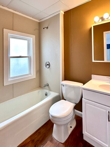 Building Photo - 810 W 2nd St