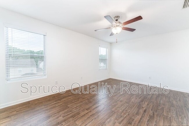 Building Photo - 250 Baybrook Ln